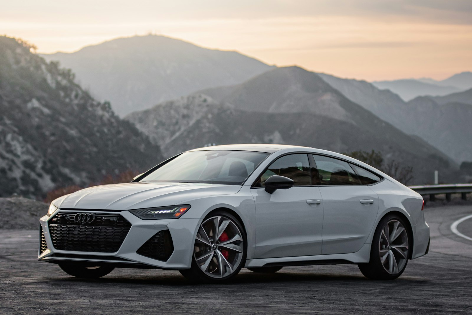 Audi A8 alb