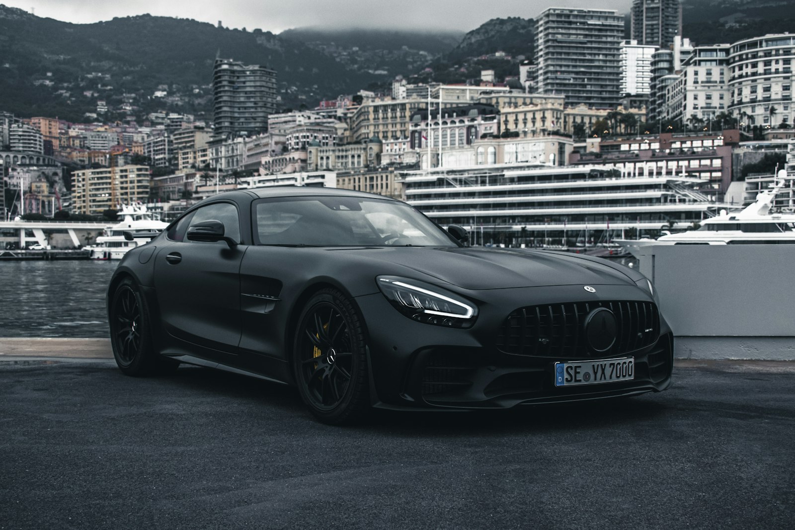 Mercedes-AMG GT negru mat